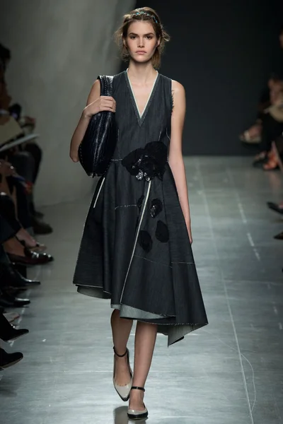 Look 18